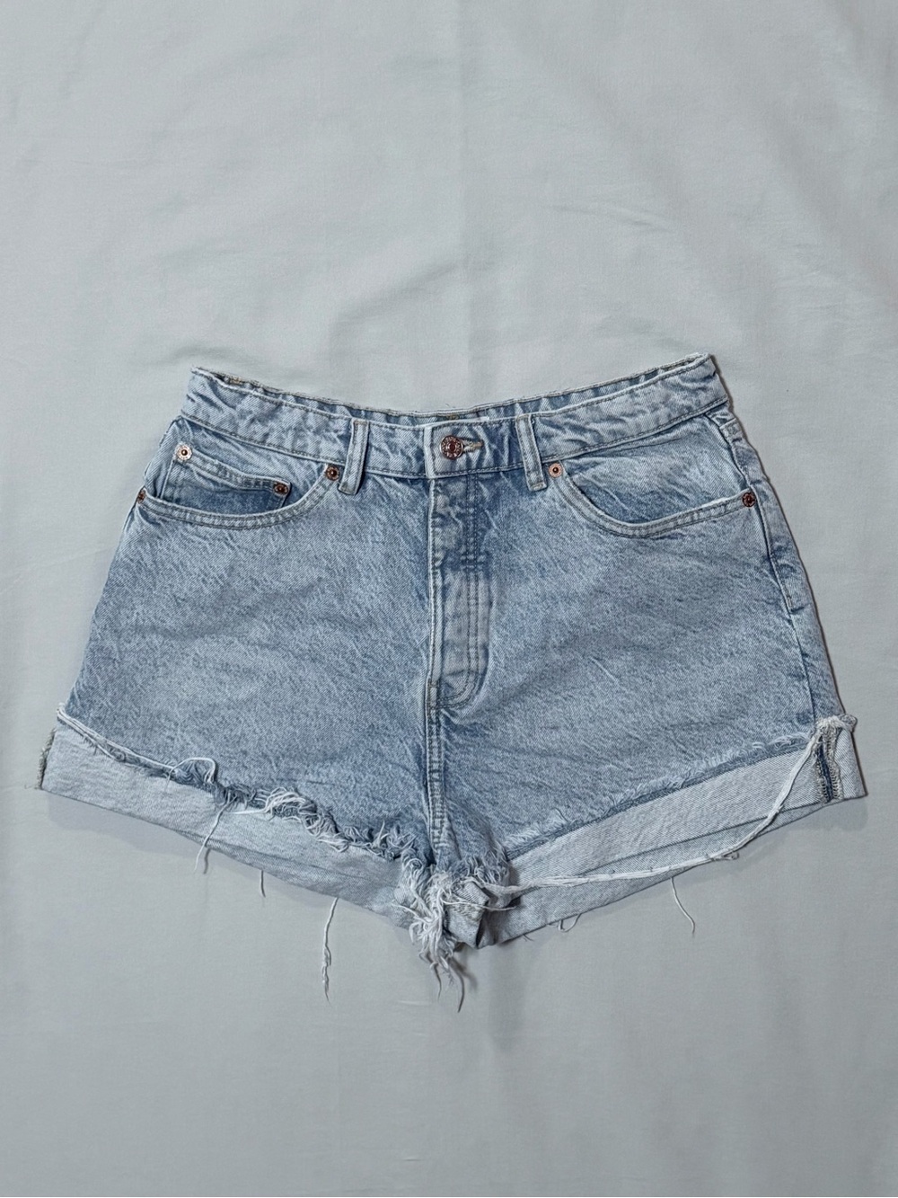 Zara Light Wash Cuffed Mom Denim Jean Shorts Size 10 or 30 Cotton
